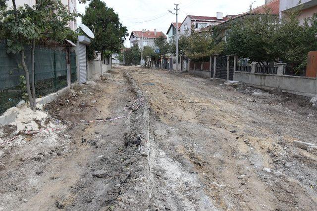 Ergene’de asfalt öncesi yol kazı çalışmaları