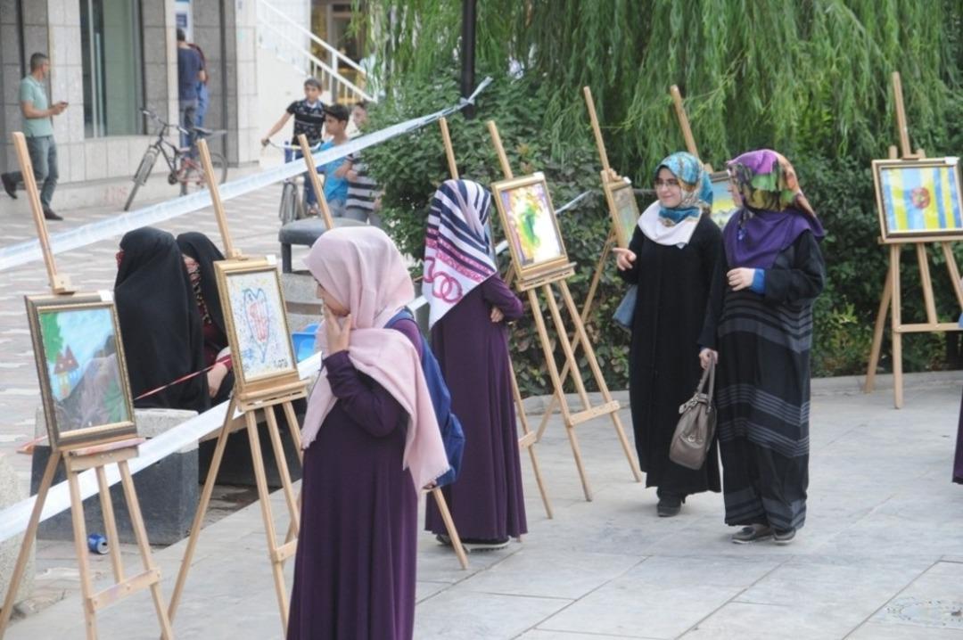 Cizre&rsquo;de Kur&rsquo;an kursu &ouml;ğrencileri resim sergisi a&ccedil;tı