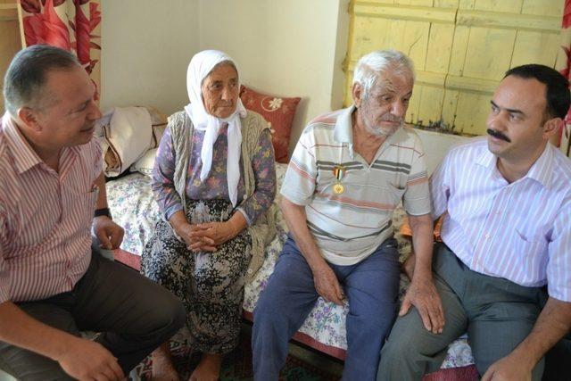 Kaymakam Taşdan, 93 yaşındaki Kore gazisini ziyaret etti