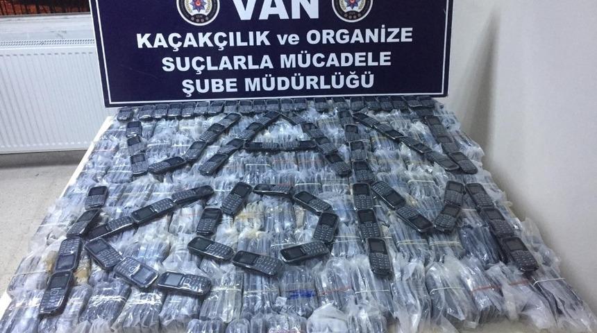 Van&rsquo;da ka&ccedil;ak cep telefonu operasyonu