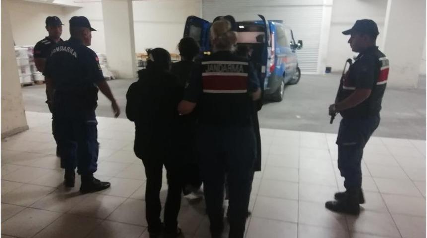 Hırsızlık ş&uuml;phelileri yakayı ele verdi