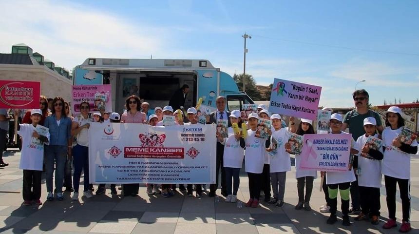 Sağlık&ccedil;ılar sağlık i&ccedil;in y&uuml;r&uuml;d&uuml;