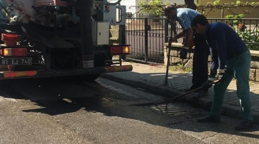 Izgara ve kanal temizlik &ccedil;alışmaları s&uuml;r&uuml;yor