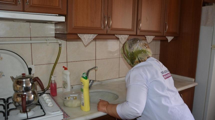 Şehzadeler Belediyesi Evde Bakım Hizmetiyle y&uuml;zleri g&uuml;ld&uuml;r&uuml;yor