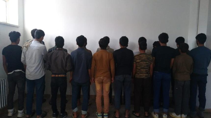 Elazığ’da kaçak 43 göçmen yakalandı