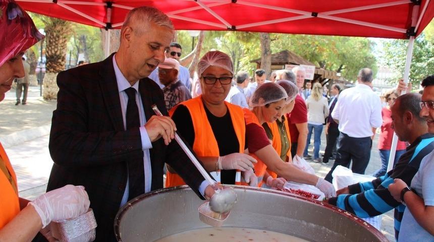S&ouml;ke Belediyesinden 4 bin kişilik aşure hayrı