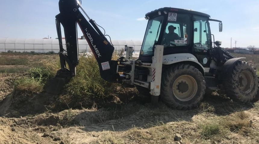 Manisa&rsquo;da selden zarar g&ouml;ren &ccedil;itler onarılıyor