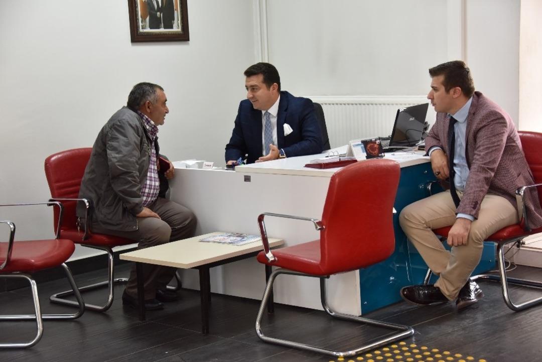 Başkan Bakıcı vatandaşları tek tek dinliyor