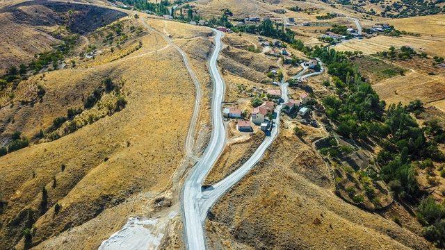 Hekimhan’da 16 kilometrelik grup yolu asfaltlandı