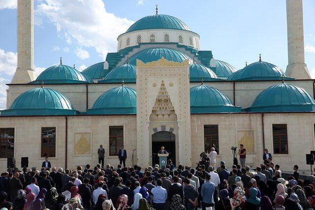 5 bin kişi kapasiteli Mustafa Köseoğlu Camii’nin açılışı gerçekleştirildi