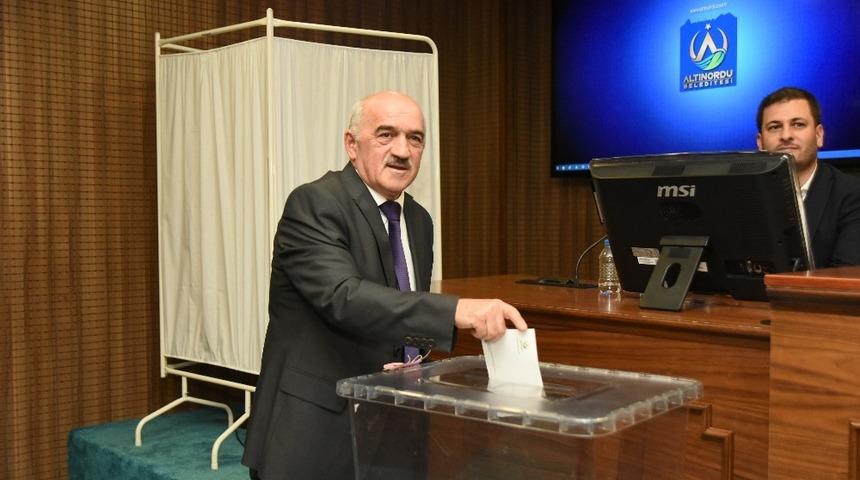 Altınordu Belediye Başkanı Celal Tezcan oldu