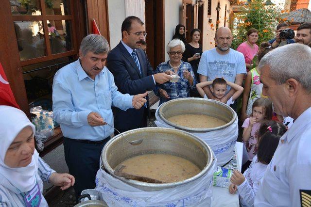 Köyceğiz Belediyesinden aşure ikramı