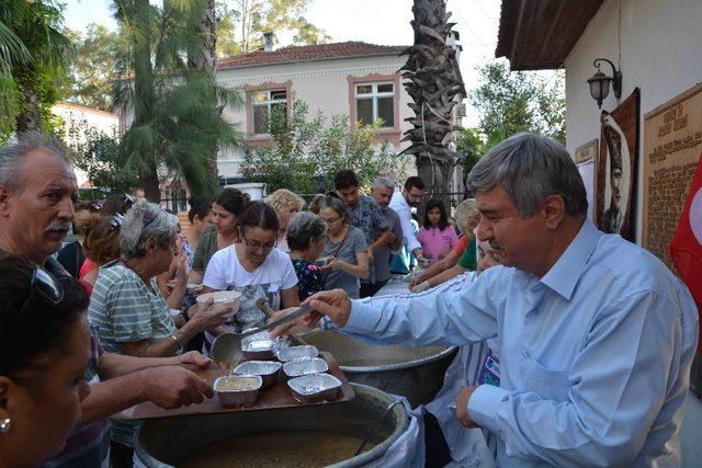 Köyceğiz Belediyesinden aşure ikramı