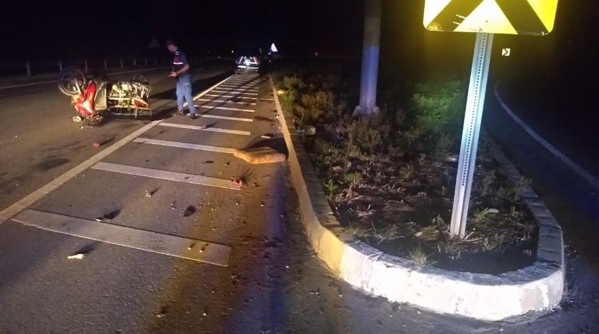 3 tekerlekli motosiklet devrildi: 2 yaralı