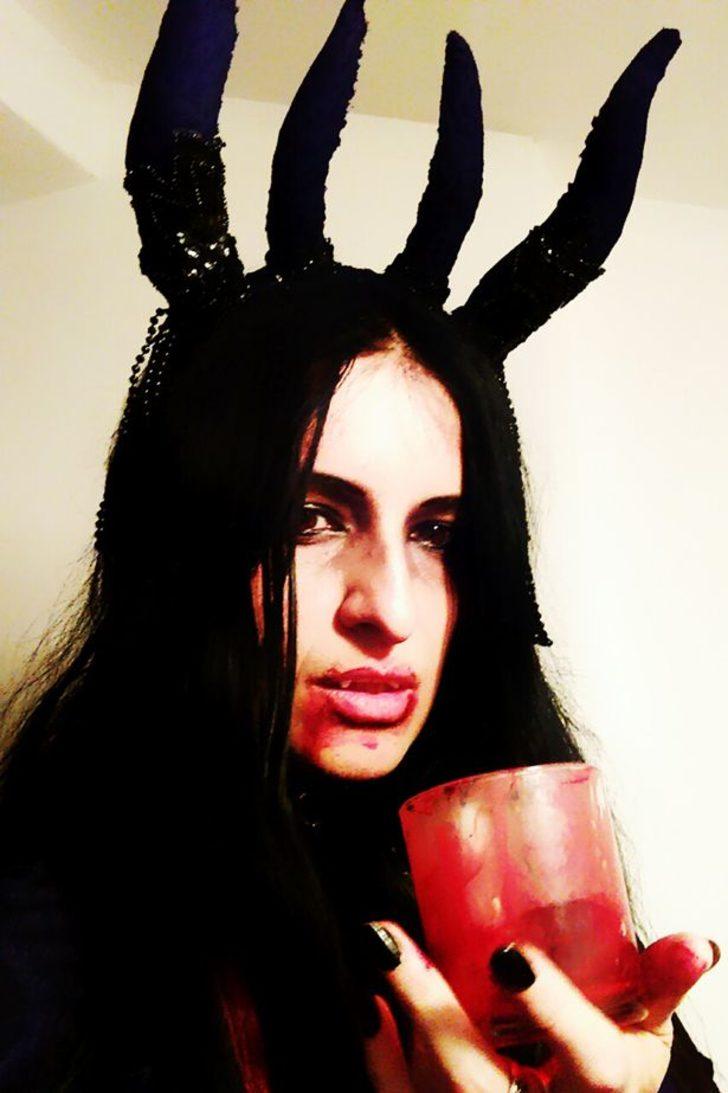 Kan içip, tabutta yatıyor! Her biri aramızda dolaşıyor G3