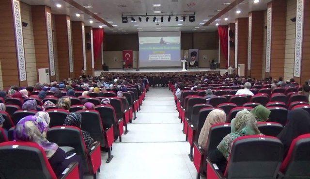 Camiler ve Din Görevlileri Haftası dolayısıyla konferans verildi