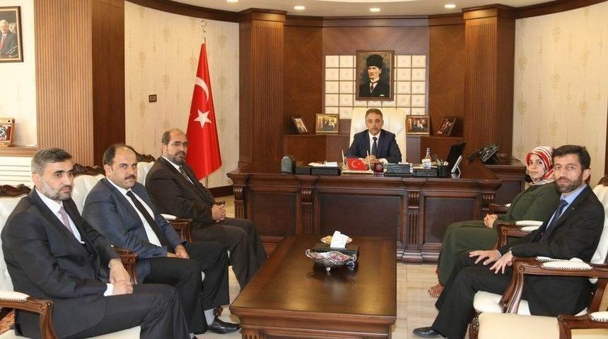 Din g&ouml;revlilerinden Vali Toprak&rsquo;a ziyaret