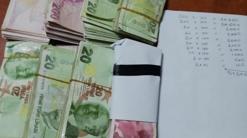 Camı kırdı, 50 bin TL&rsquo;yi &ccedil;aldı