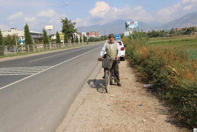 Emin Dede, hastaneye gitmek yerine yola gidiyor