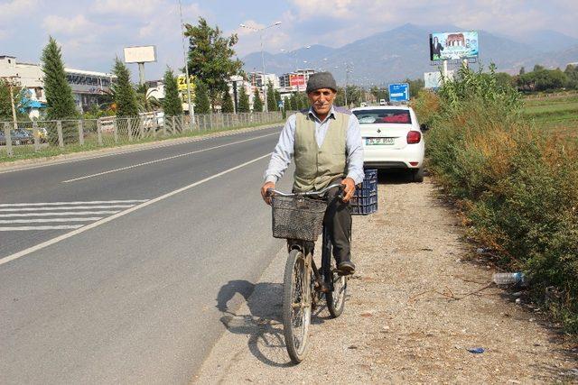 Emin Dede, hastaneye gitmek yerine yola gidiyor