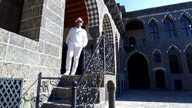 Diyarbakır'ın Barış Manço'sundan turizme klipli destek