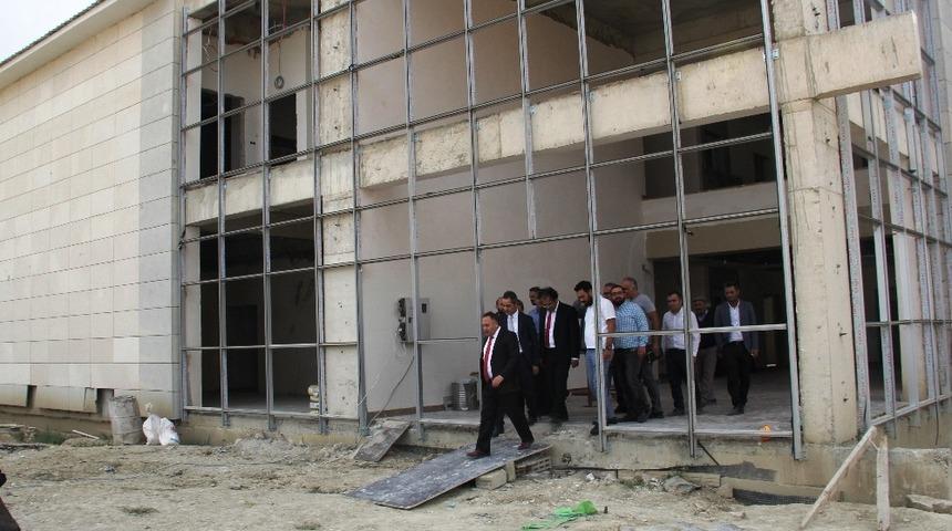 M&uuml;d&uuml;r Akdoğan, devlet hastanesinde incelemelerde bulundu