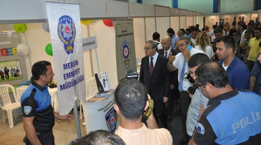 Bilim şenliğinde polis standı