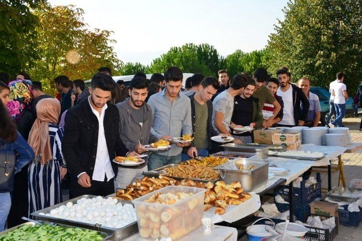 Gediz protokolü üniversite öğrencileri ile kahvaltıda buluştu G1