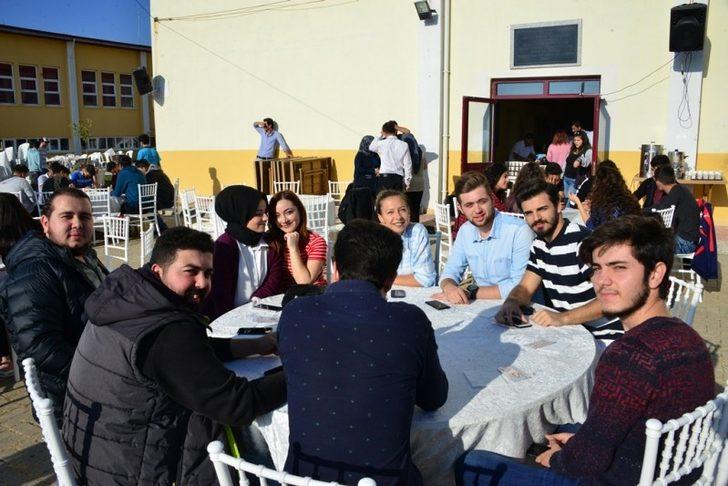 Gediz protokolü üniversite öğrencileri ile kahvaltıda buluştu G2