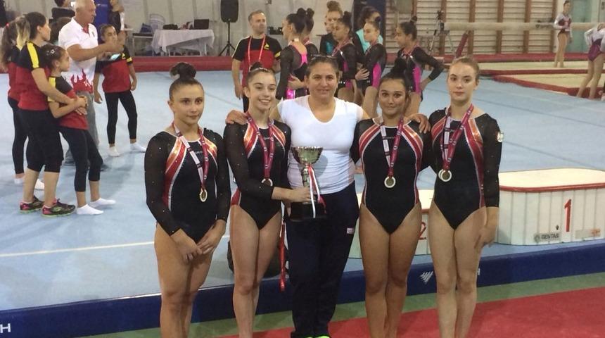 Karşıyaka&rsquo;nın başarılı sporcularına &ouml;d&uuml;l