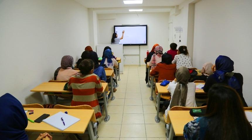 Haliliye&rsquo;de gen&ccedil;ler &uuml;niversite sınavlarına hazırlanıyor