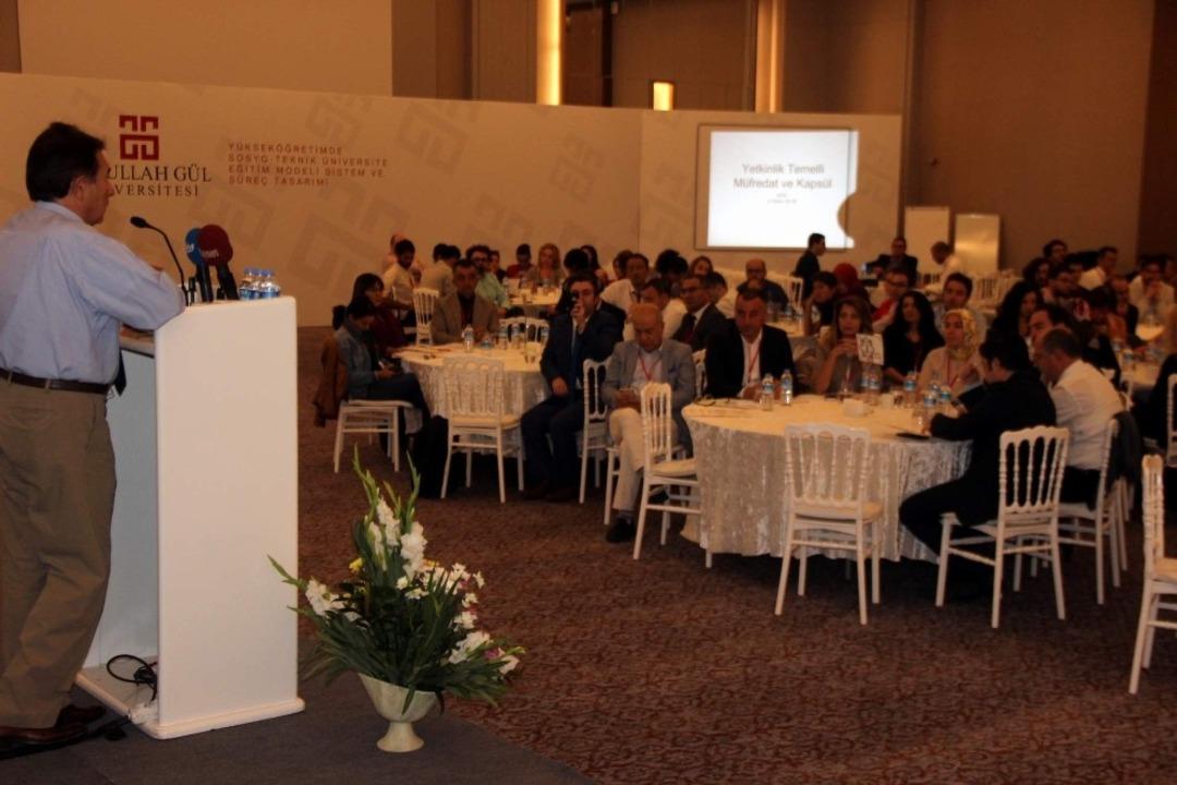 Rekt&ouml;r Prof. Dr. Sabuncuoğlu: "S&uuml;rekli olarak yenilenmek, var olanı geliştirmek zorundayız"