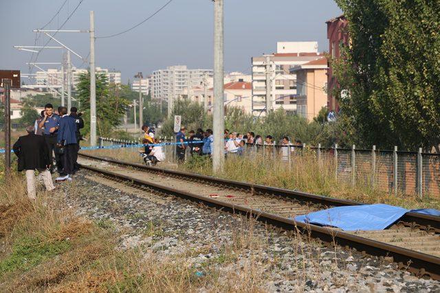 Hemzemin geçitte tren çarpan 4 çocuk annesi öldü