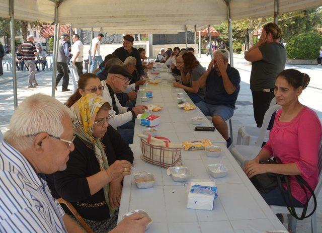 Sarayköy Belediyesi’nden aşure ikramı