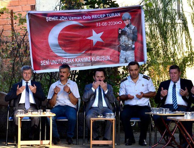 Zonguldak  Valisi Çınar şehit ailesi ile bir araya geldi