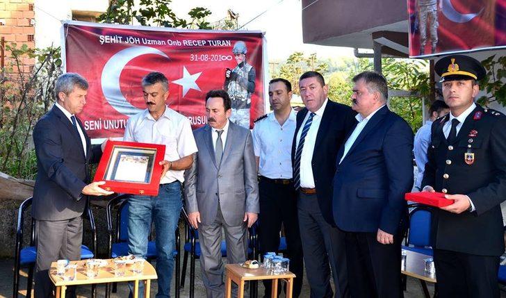 Zonguldak Valisi Çınar şehit ailesi ile bir araya geldi Zonguldak