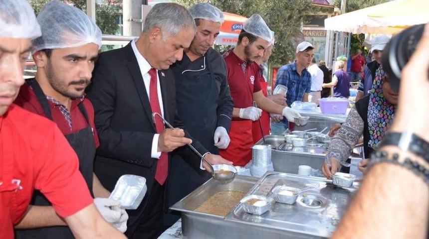Bayırk&ouml;y Belediyesi&rsquo;nden aşure ikramı
