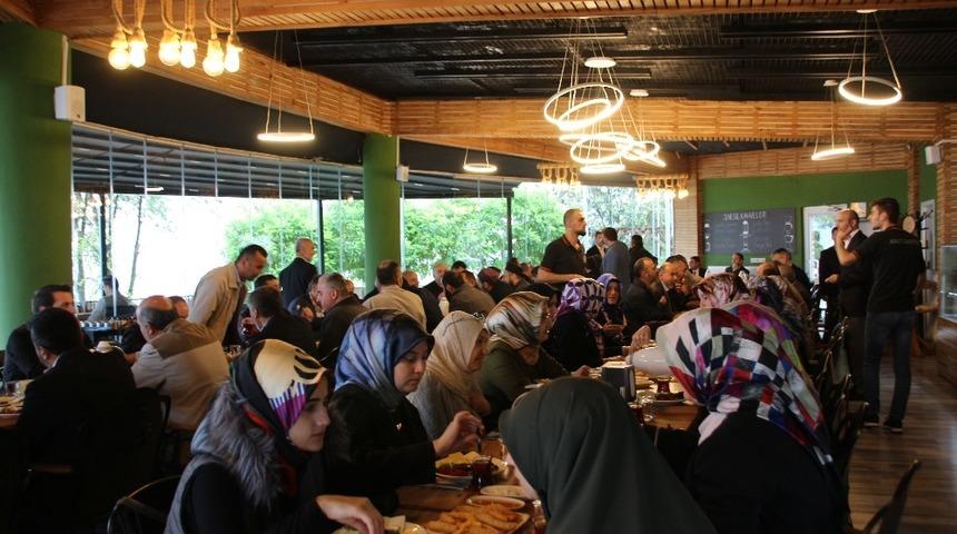 Ak&ccedil;okaca Belediye Başkanı Yemenici din g&ouml;revlileriyle buluştu