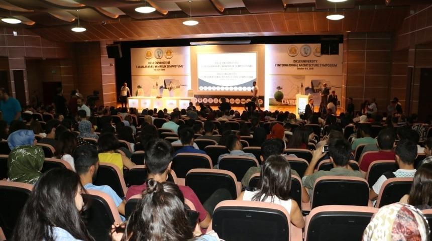 Yenişehir, Mimarlık Sempozyumu&rsquo;na sponsor oldu