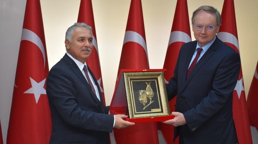 B&uuml;y&uuml;kel&ccedil;i Christian Berger&rsquo;den Vali Yıldırım&rsquo;a ziyaret