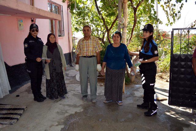 Kendilerini  polis  ve  savcı  olarak tanıtıp 80 bin lira dolandırdılar 1