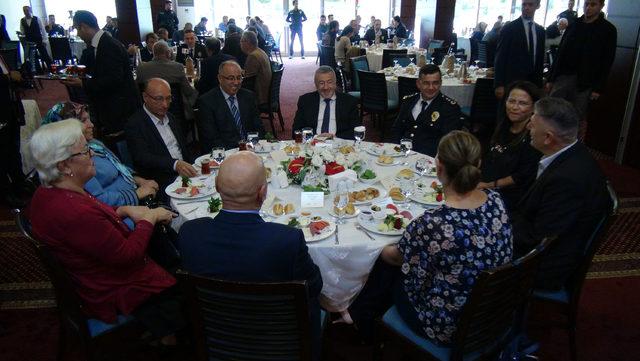 İstanbul'da emekli olan 77 polise veda töreni