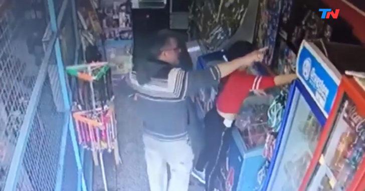 Sapık adam yakayı ele verdi! Genç kız arkasını dönünce... G1