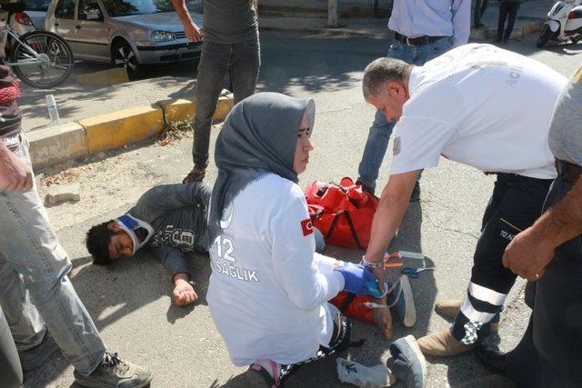 Otomobil ile elektrikli bisiklet çarpıştı: 2 Yaralı