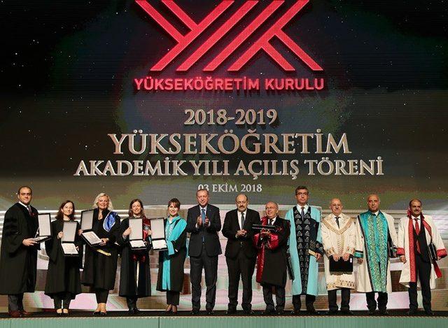 SAÜ’lü Öğretim Üyesi ödülünü Cumhurbaşkanı Erdoğan’dan aldı