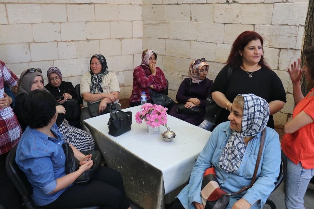 Kadınlardan bakır ve sedef işleme kurslarına yoğun ilgi