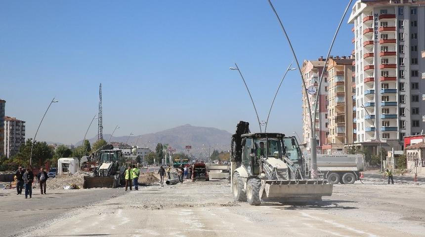 Katlı kavşaklarda hummalı &ccedil;alışma