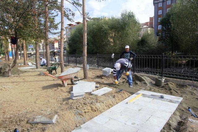 Cumhuriyet Caddesi hızla şekilleniyor