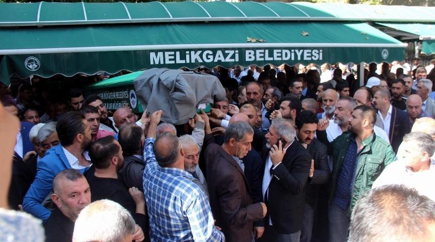 Silahlı saldırıda hayatını kaybeden dernek başkanı son yolculuğuna uğurlandı