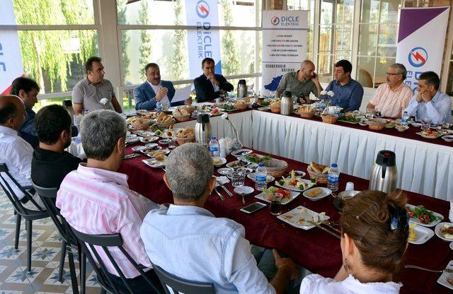 Dicle Elektrik Yöneticileri basın mensupları ile sohbet toplantısında buluştu